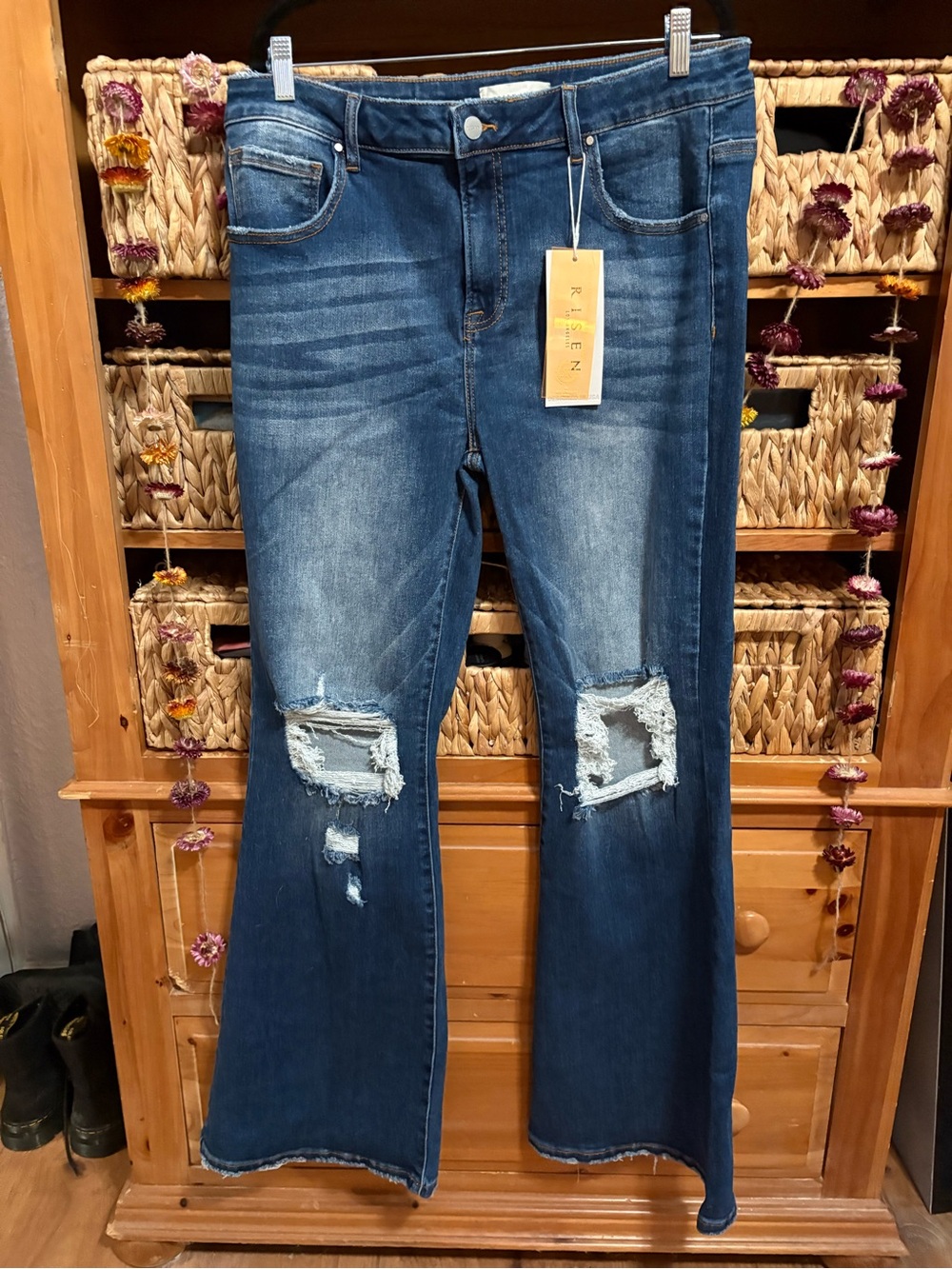 Risen Los Angeles - Classic High-Rise Distressed Flare Jeans - Blue